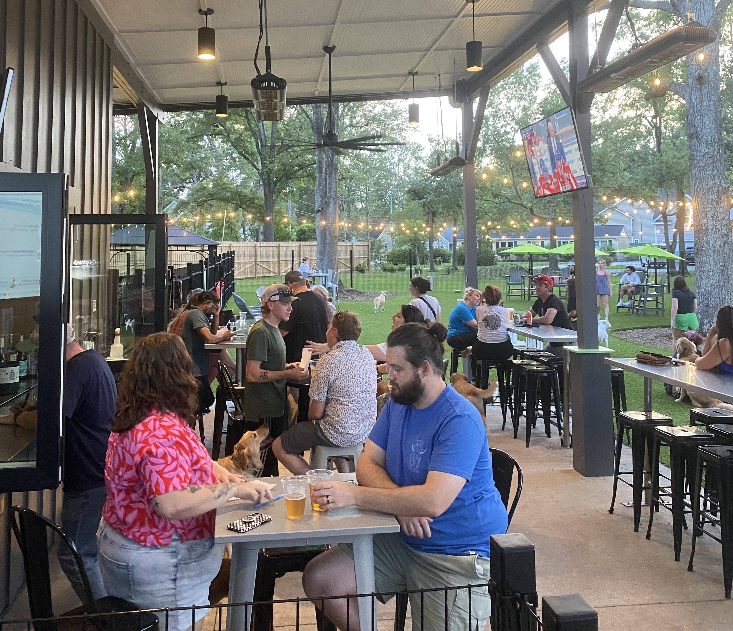 Dog-Friendly Trivia & Bingo Night at Broken Leash